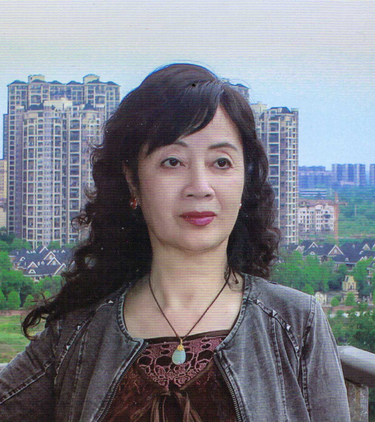 杨  莉