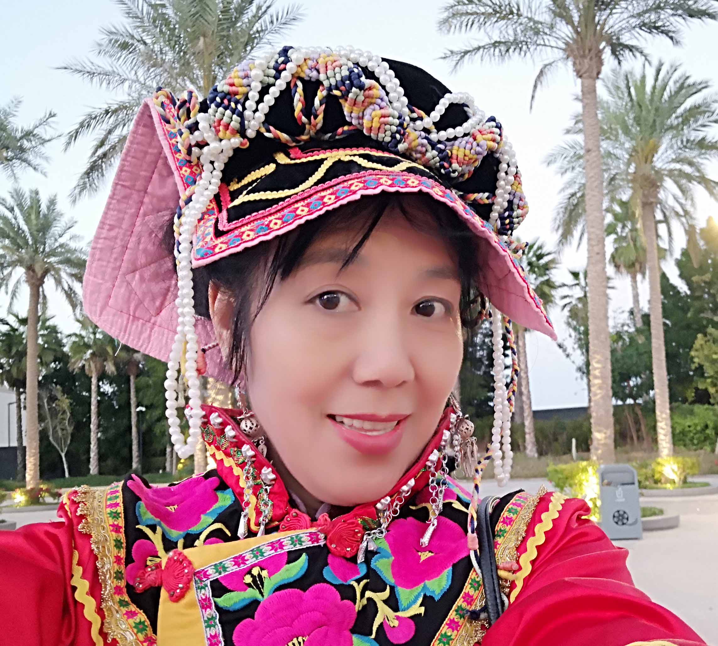 龙  玲